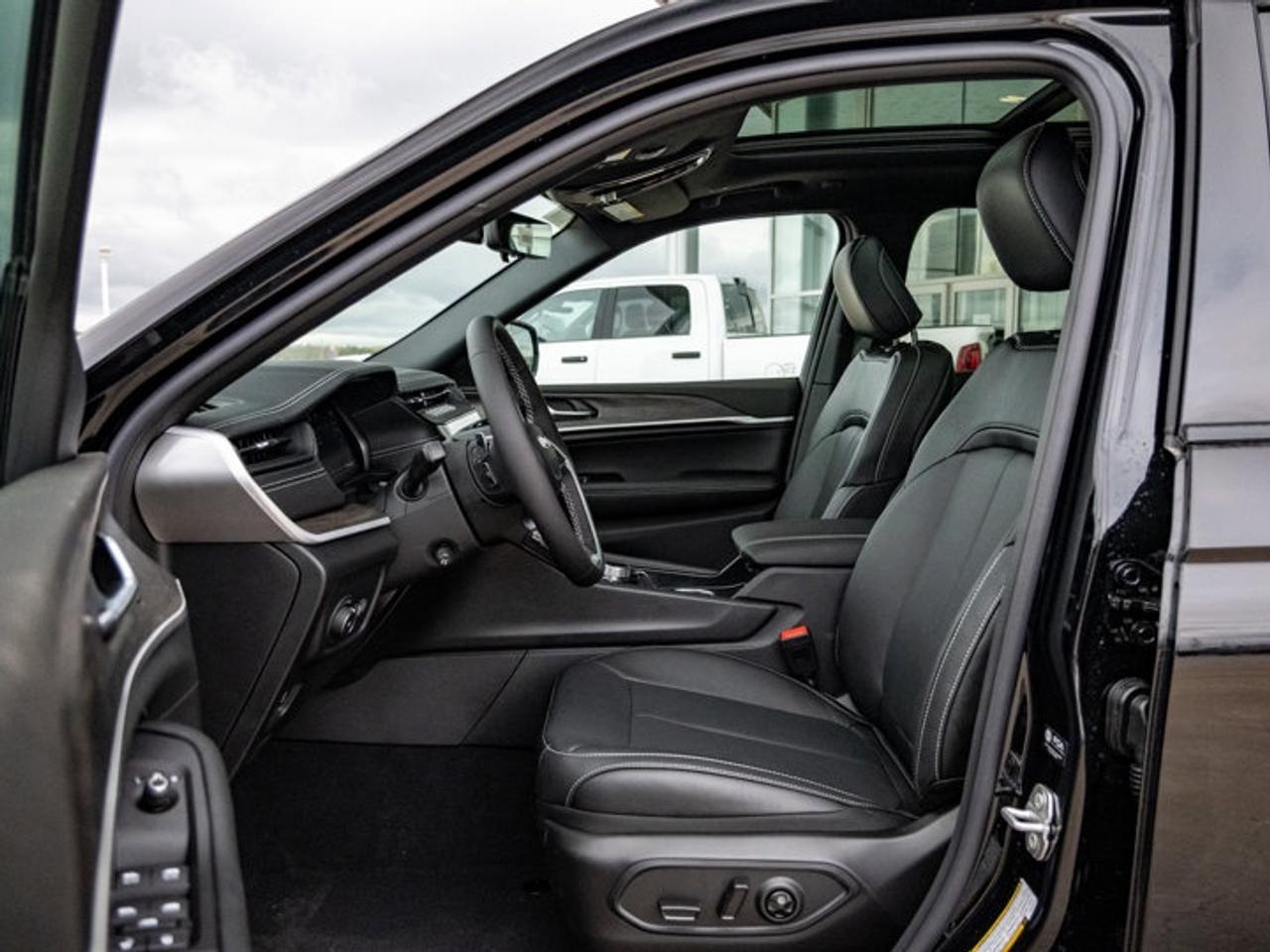 2026 Jeep Grand Cherokee Limited Reserve Photo