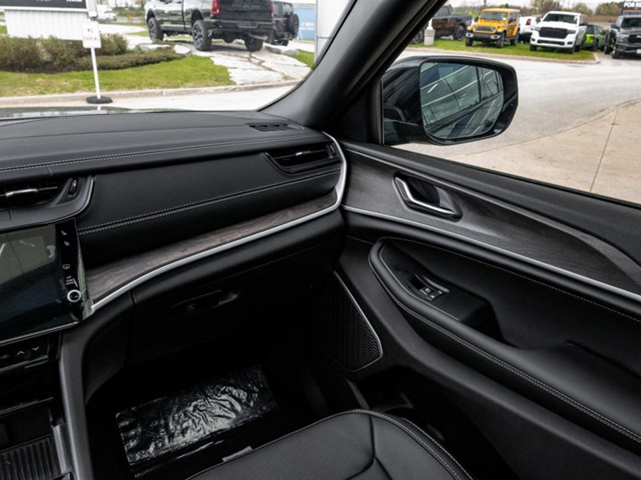 2026 Jeep Grand Cherokee Limited Reserve Photo