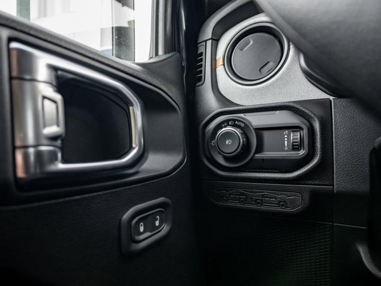 2026 Jeep Wrangler SPORT Photo