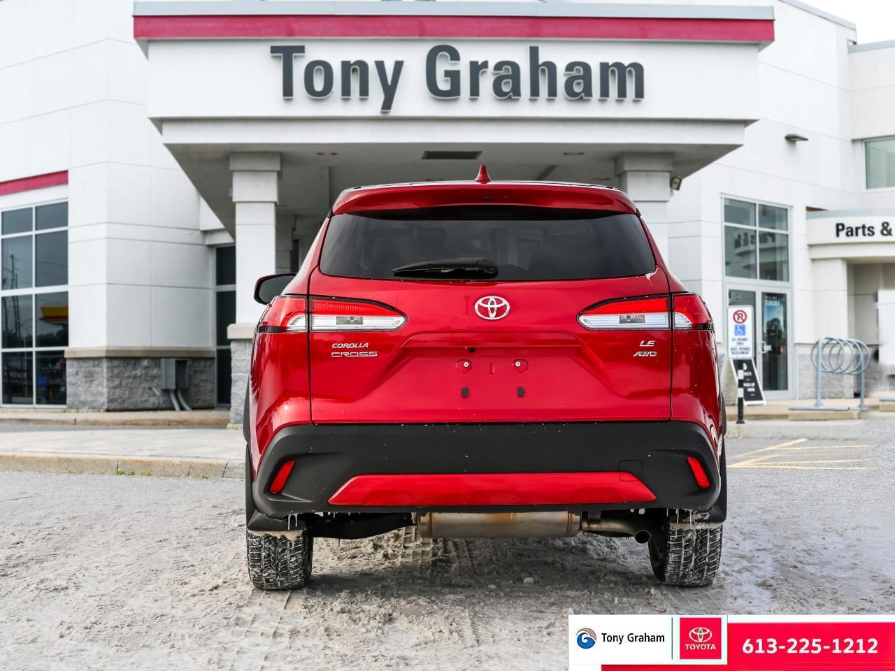 2024 Toyota Corolla Cross LE Photo