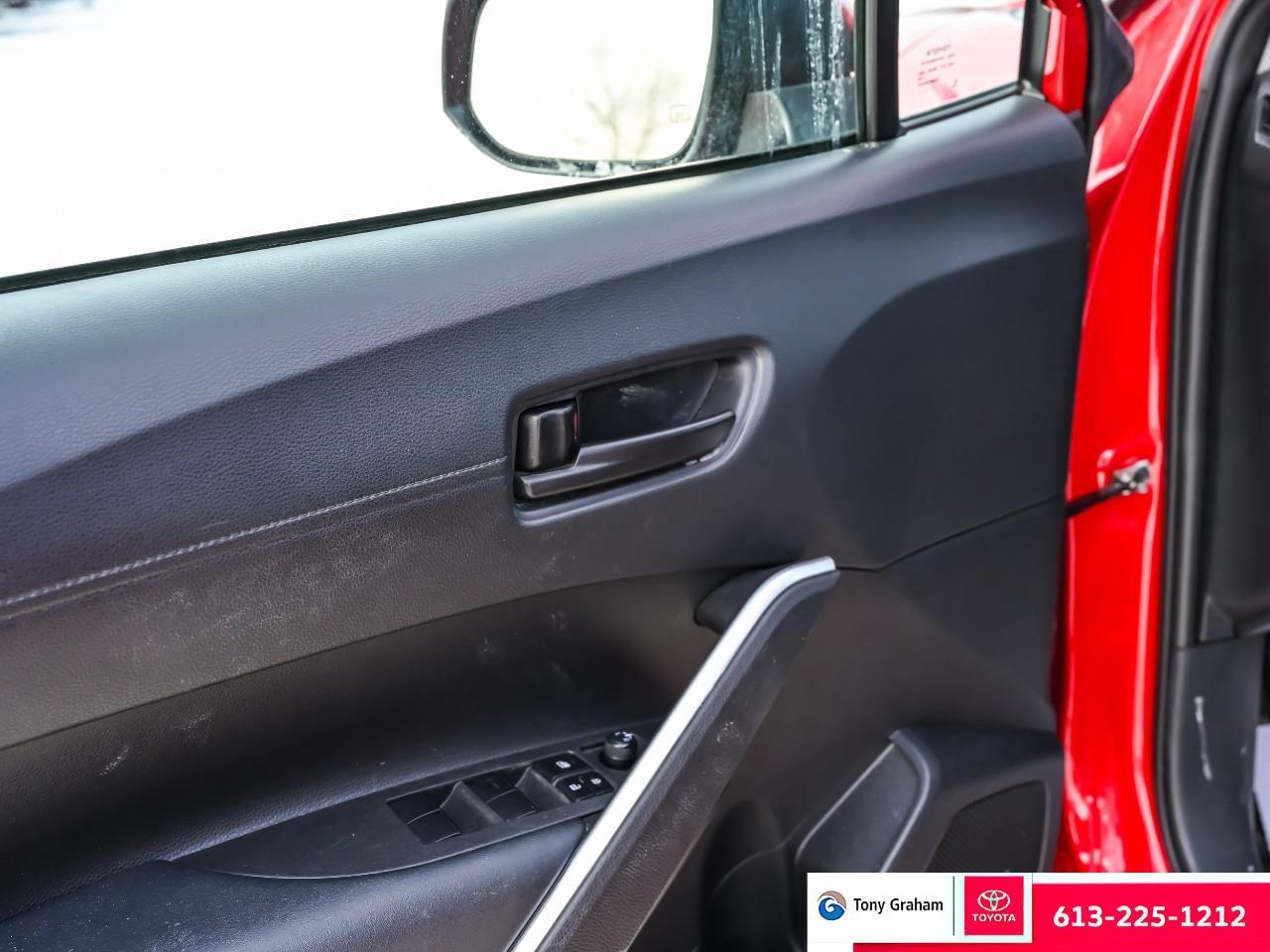 2024 Toyota Corolla Cross LE Photo