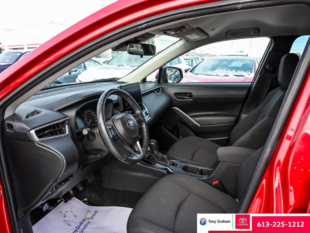 2024 Toyota Corolla Cross LE Photo