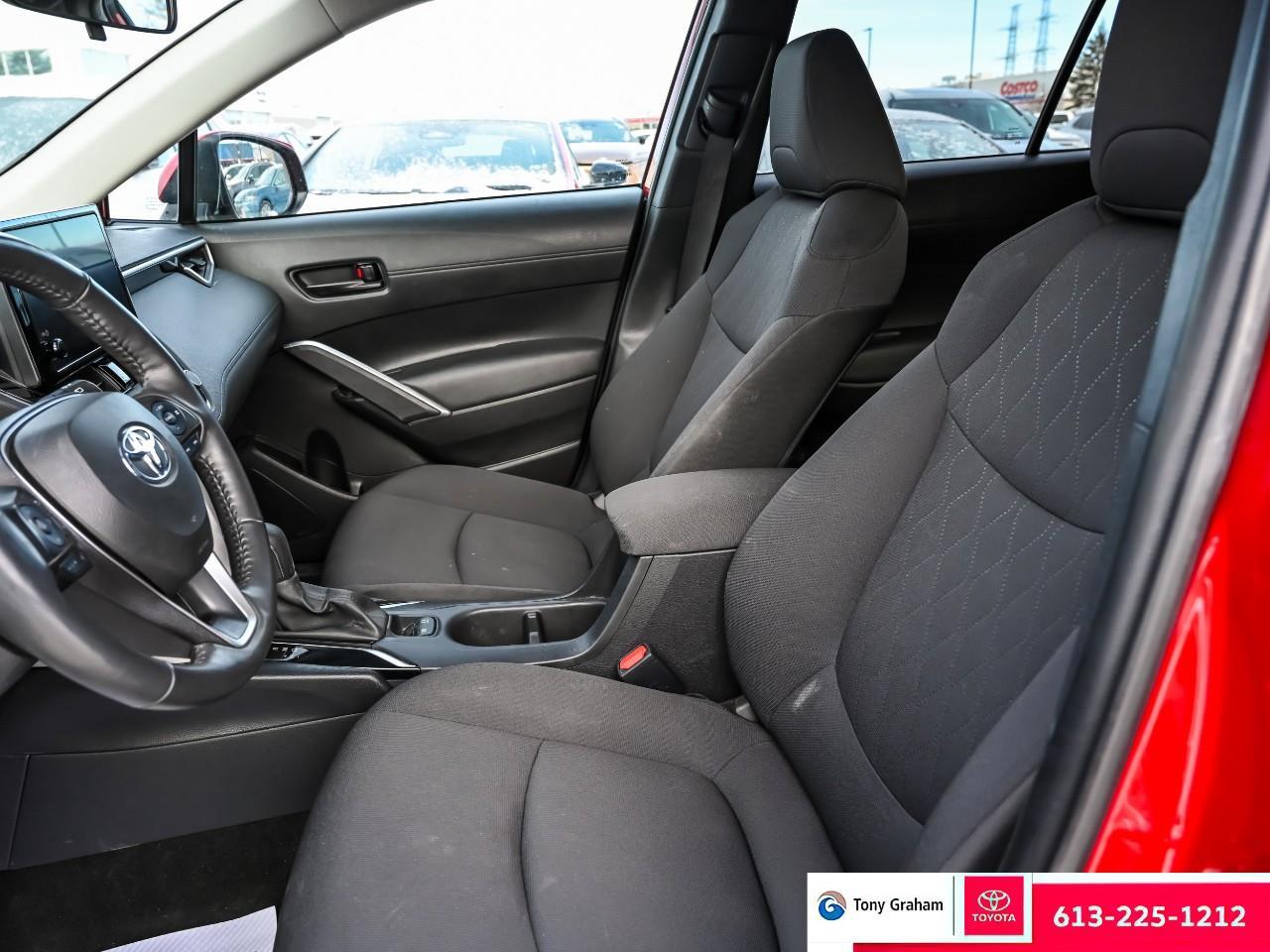 2024 Toyota Corolla Cross LE Photo