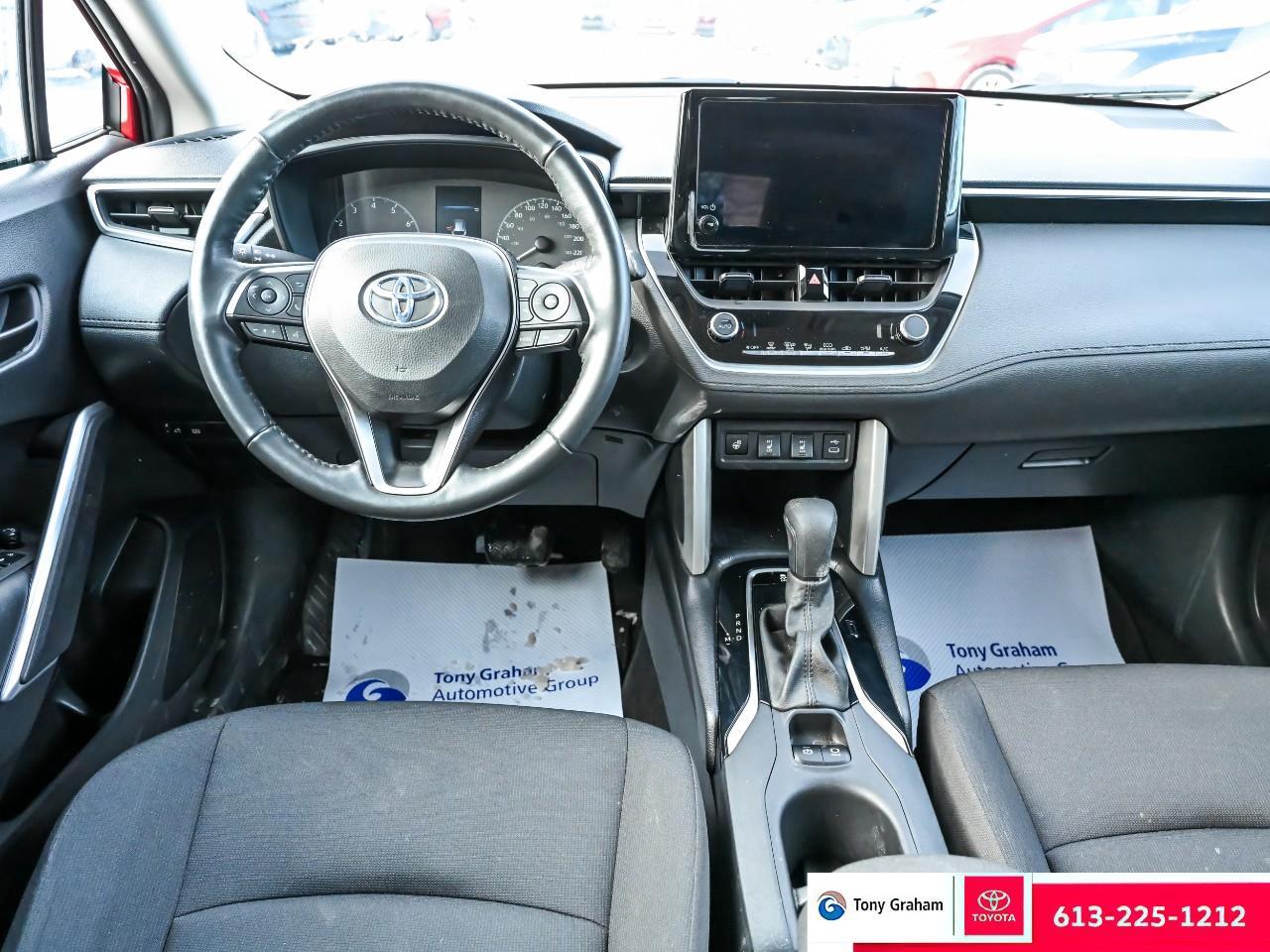 2024 Toyota Corolla Cross LE Photo