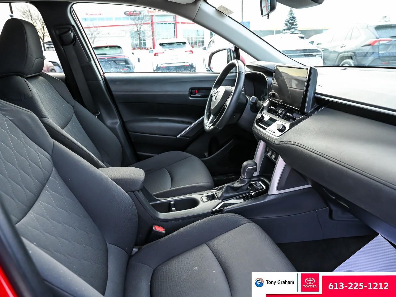 2024 Toyota Corolla Cross LE Photo