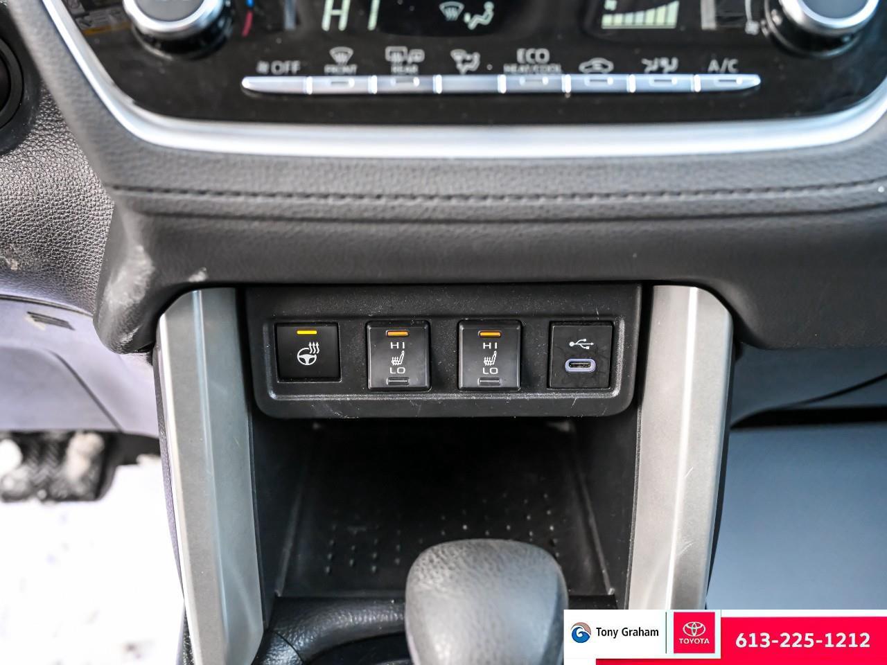 2024 Toyota Corolla Cross LE Photo