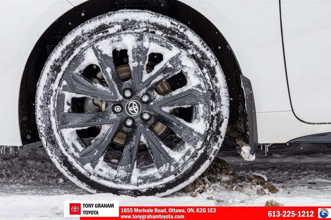 2025 Toyota Corolla Hybrid SE Photo