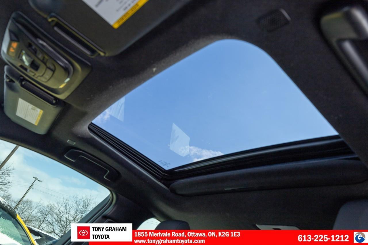 2025 Toyota Corolla Hybrid SE Photo