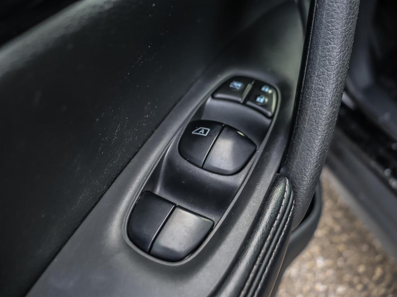 2017 Nissan Rogue S Photo