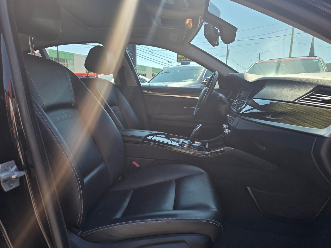 2015 BMW 5 Series 528i xDrive AWD Photo