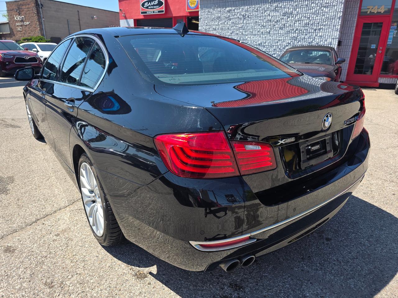 2015 BMW 5 Series 528i xDrive AWD Photo