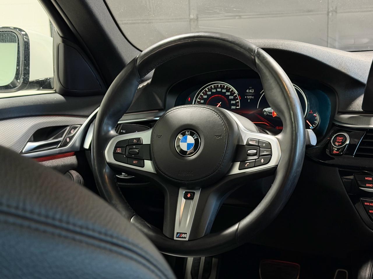 2018 BMW 5 Series 530i xDrive MSPORT|NAVI|BACKUP| Photo