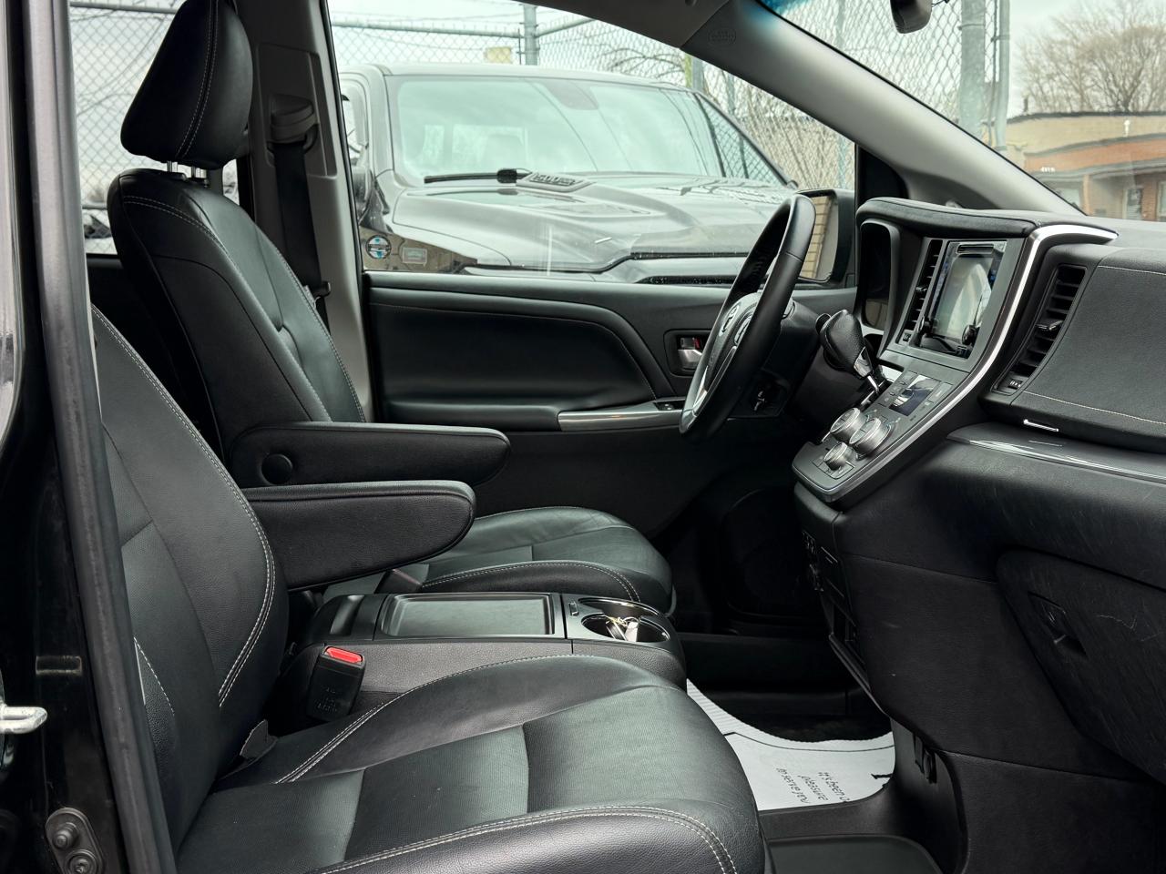 2015 Toyota Sienna SE DVD'S|NAVI|SUNROOF|LEATHER Photo