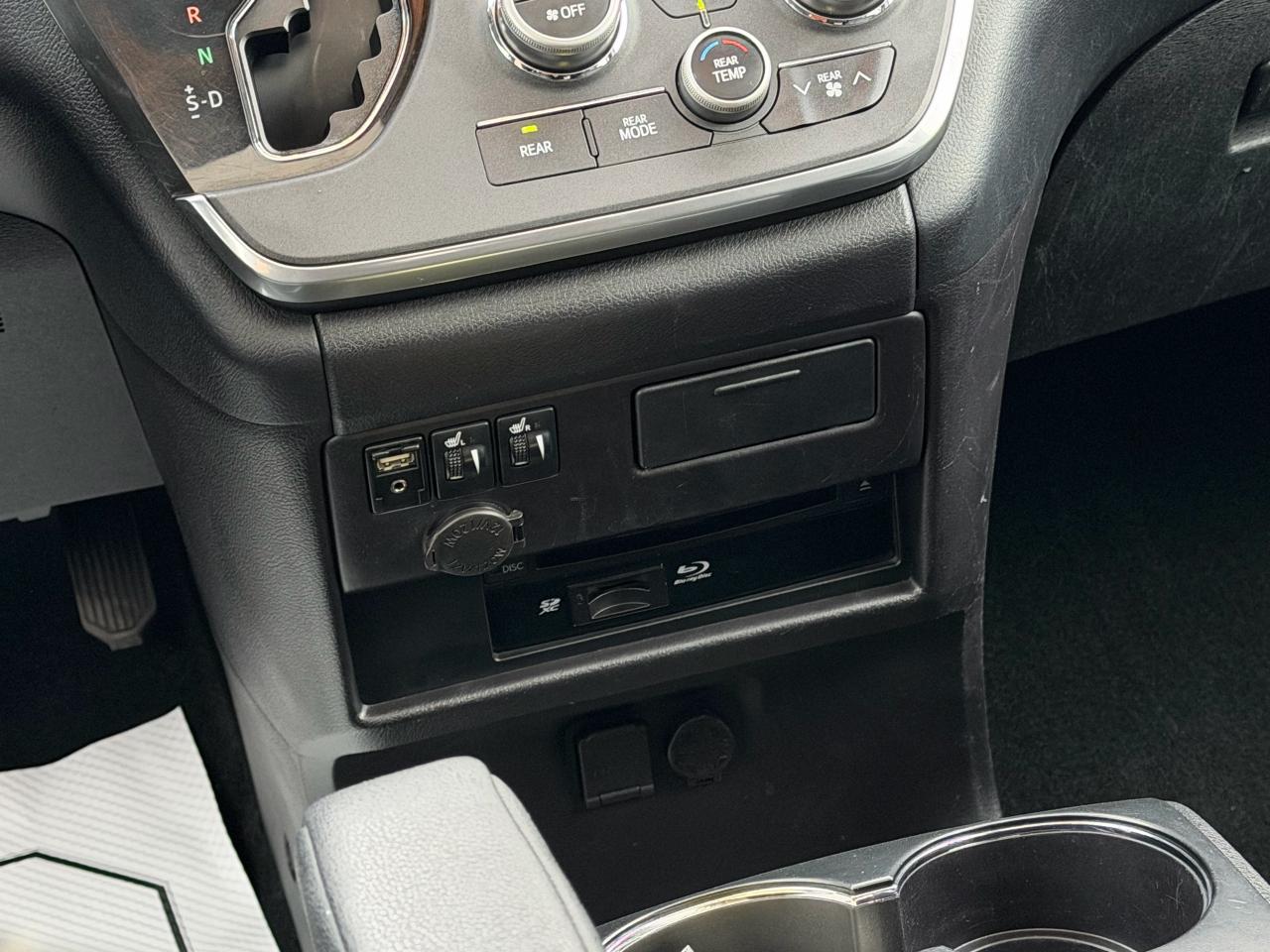 2015 Toyota Sienna SE DVD'S|NAVI|SUNROOF|LEATHER Photo