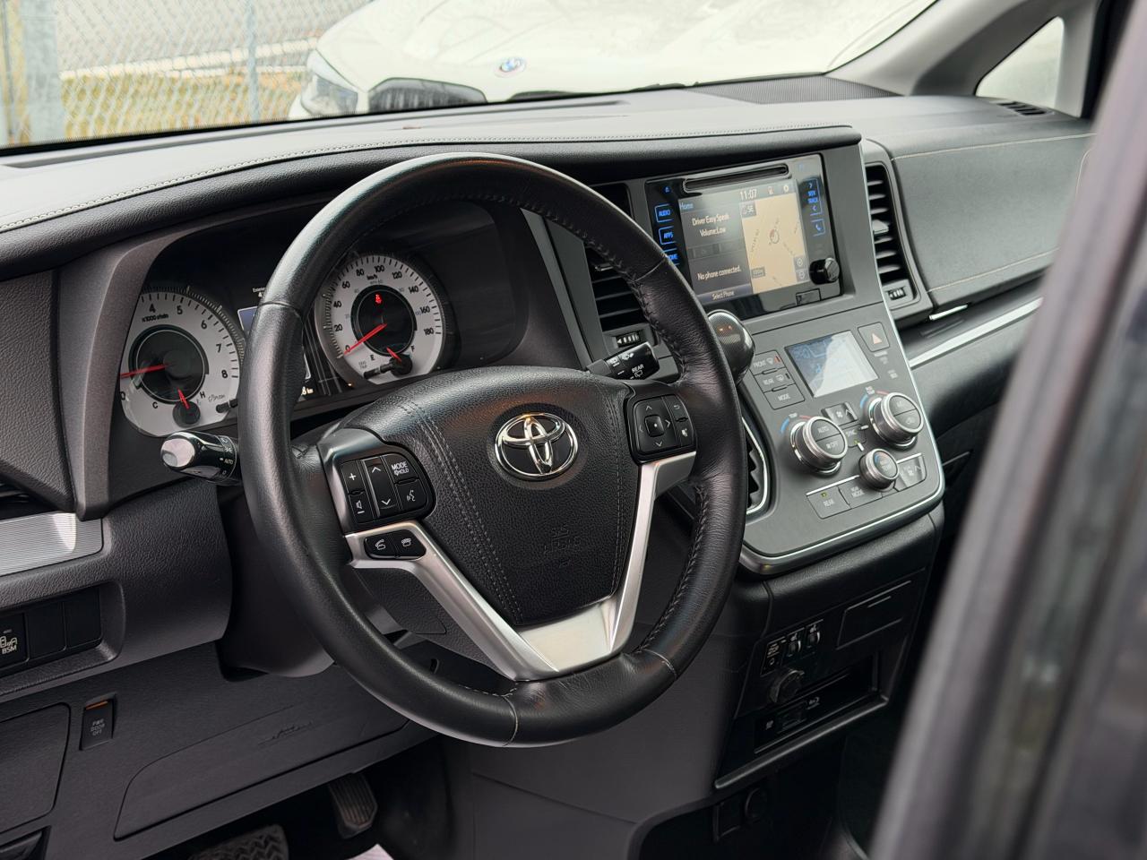 2015 Toyota Sienna SE DVD'S|NAVI|SUNROOF|LEATHER Photo