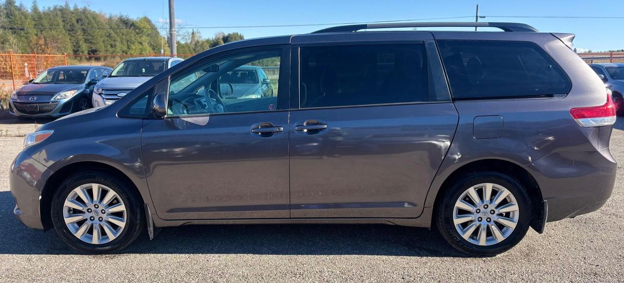 2013 Toyota Sienna LE Photo4