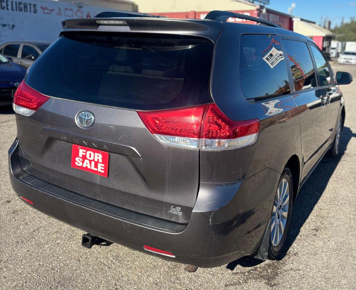 2013 Toyota Sienna LE Photo
