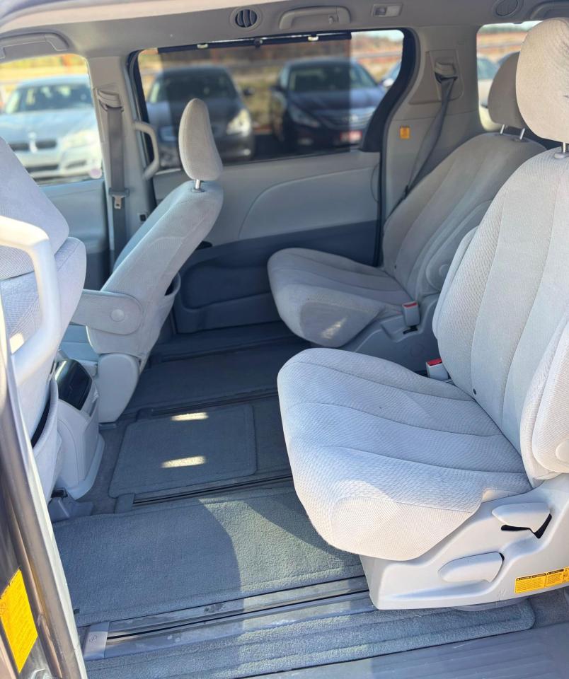 2013 Toyota Sienna LE Photo