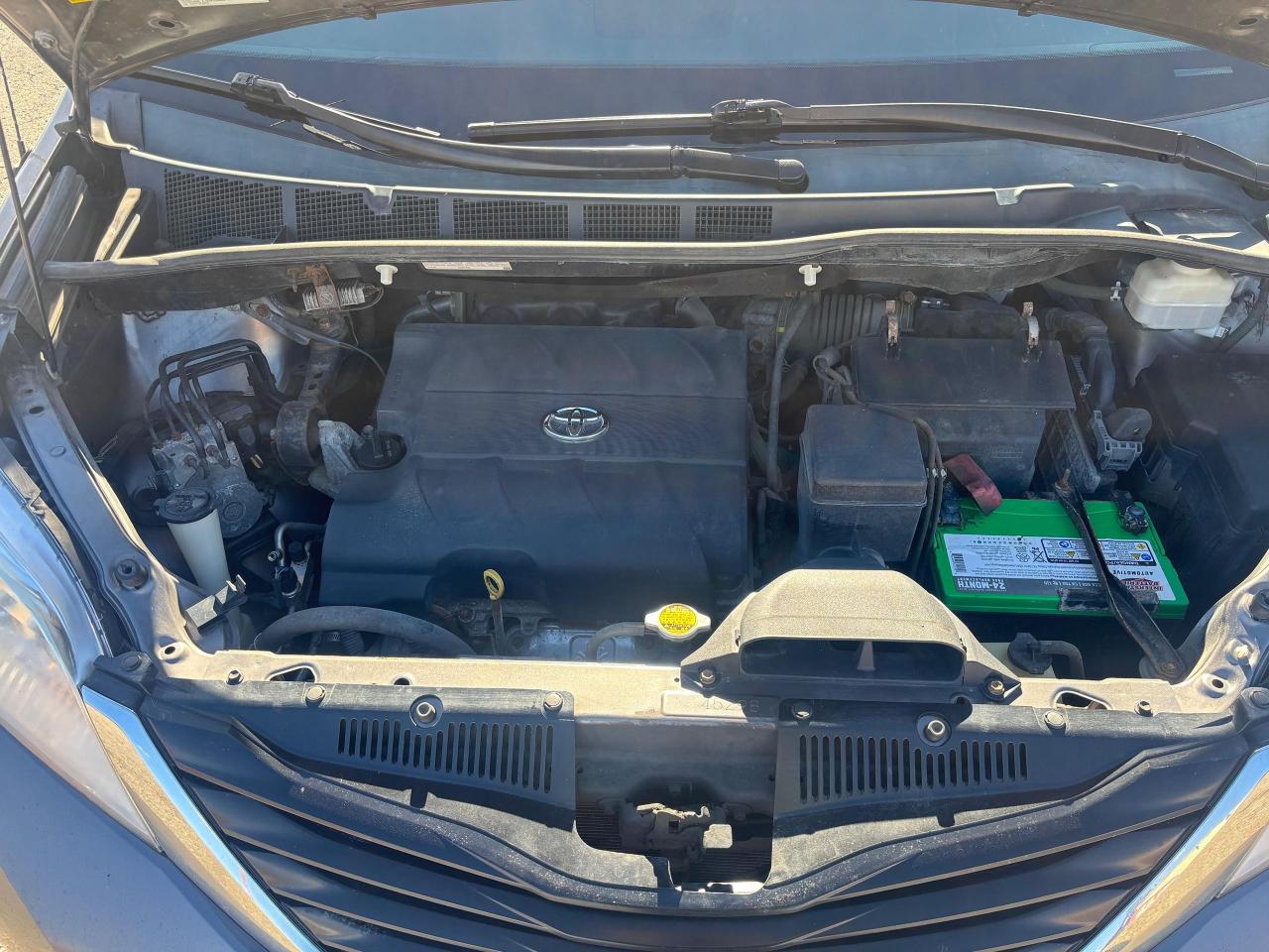 2013 Toyota Sienna LE Photo