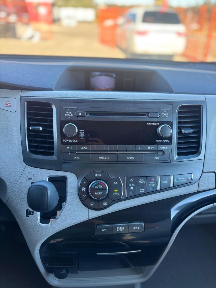 2013 Toyota Sienna LE Photo