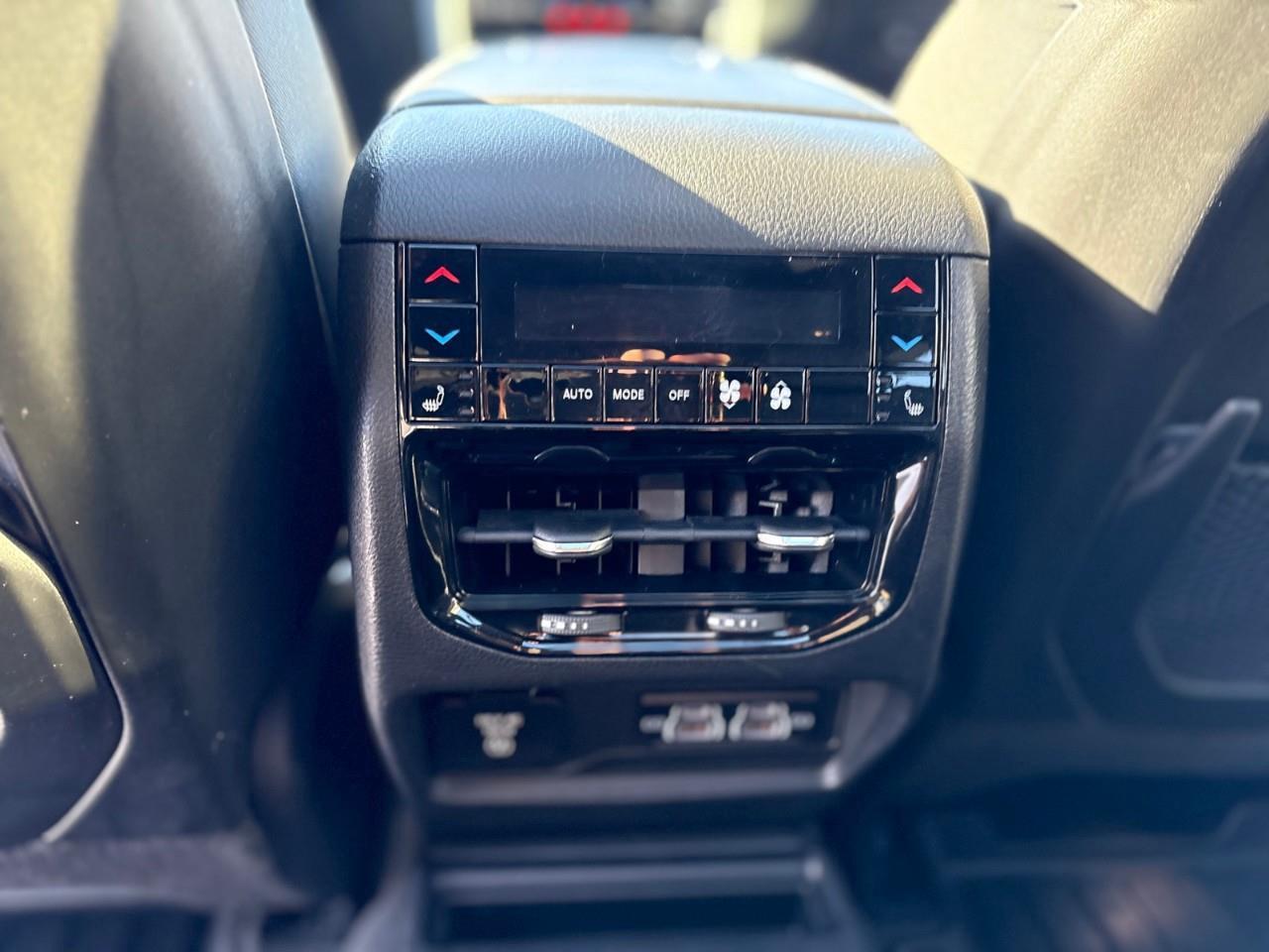 2022 Jeep Grand Cherokee L Overland 4dr 4x4 Photo