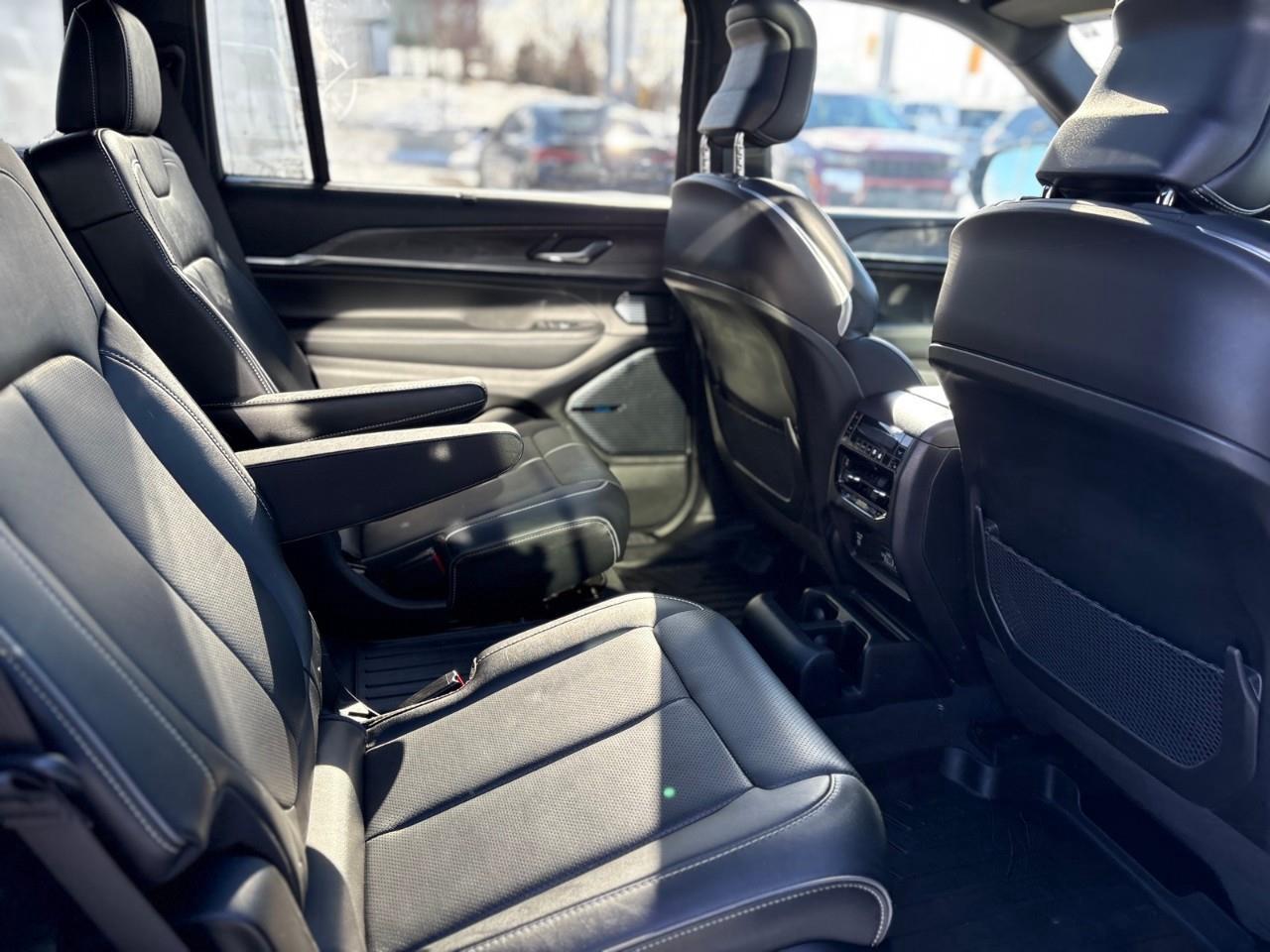 2022 Jeep Grand Cherokee L Overland 4dr 4x4 Photo