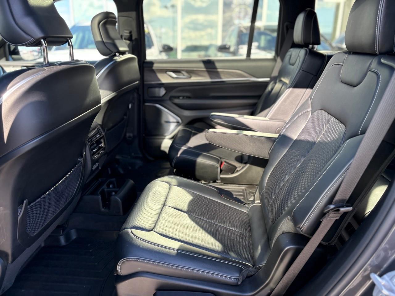 2022 Jeep Grand Cherokee L Overland 4dr 4x4 Photo