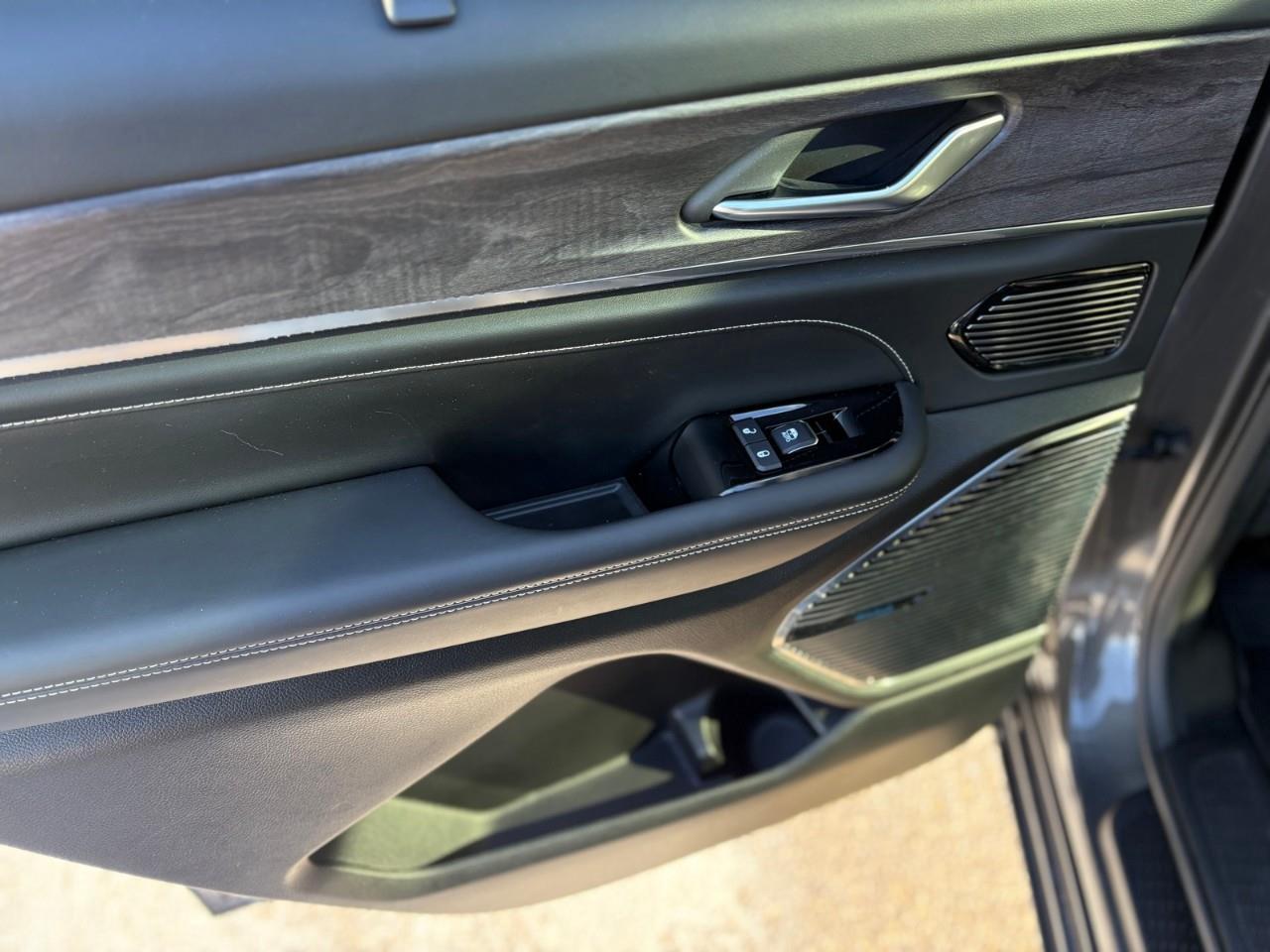 2022 Jeep Grand Cherokee L Overland 4dr 4x4 Photo