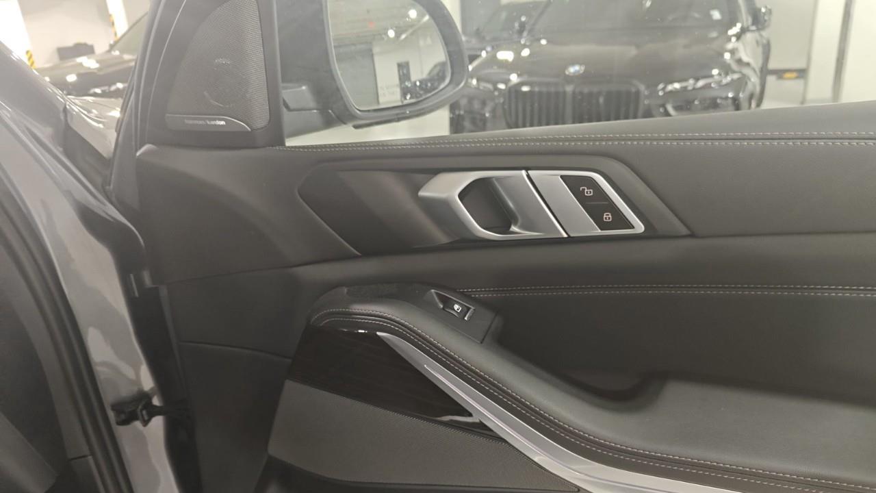 2024 BMW X5 xDrive40i 4dr All-Wheel Drive Sports Activity Vehicle Photo