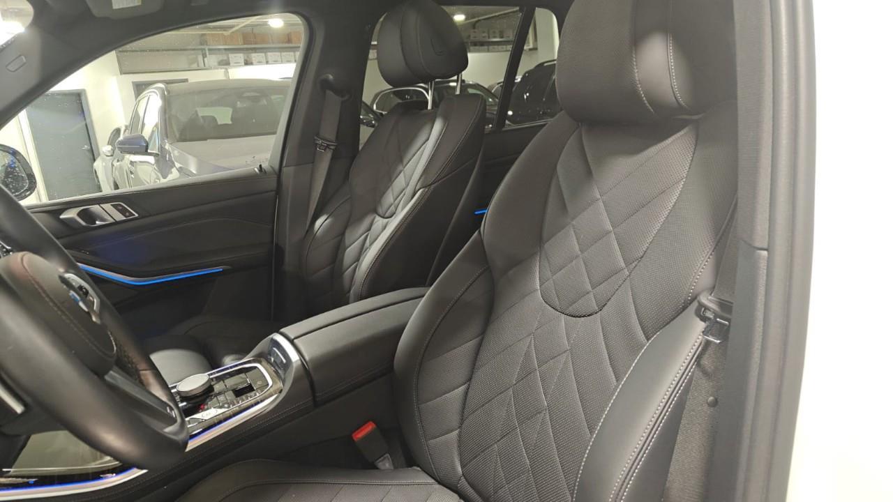 2025 BMW X5 xDrive40i 4dr All-Wheel Drive Sports Activity Vehicle Photo