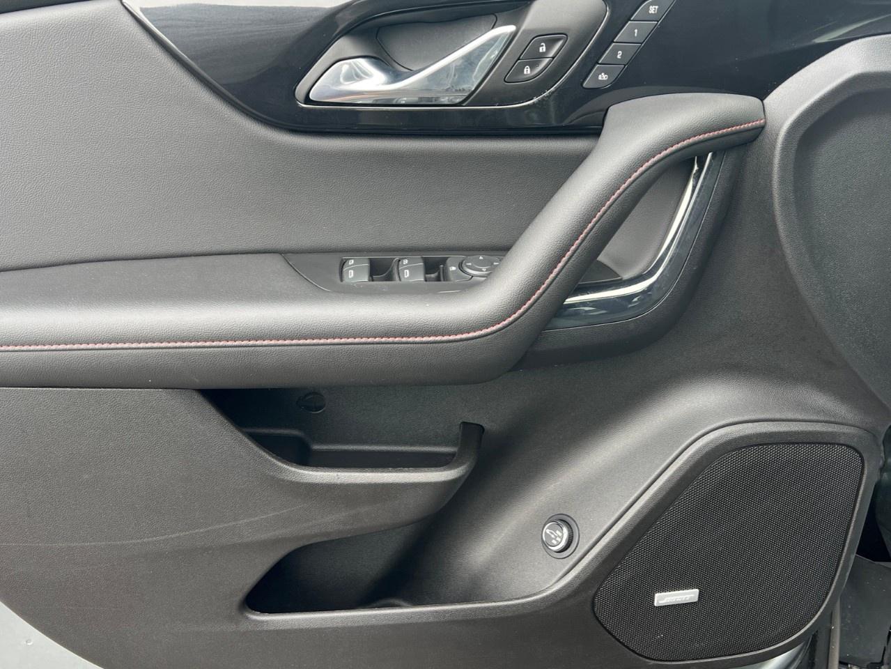 2024 Chevrolet Blazer RS AWD Photo2