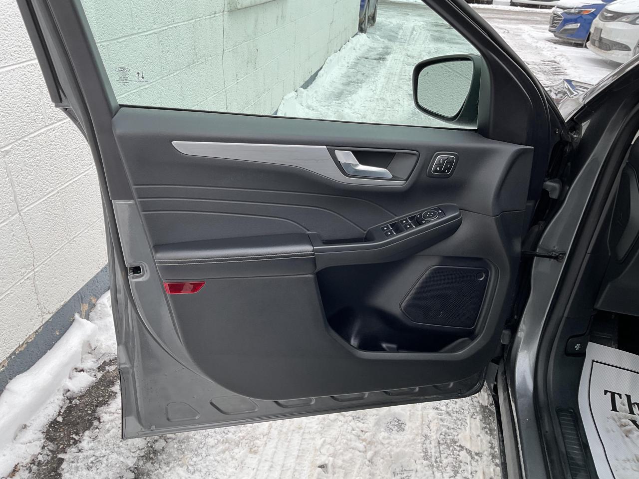 2023 Ford Escape Platinum 4dr All-Wheel Drive Photo