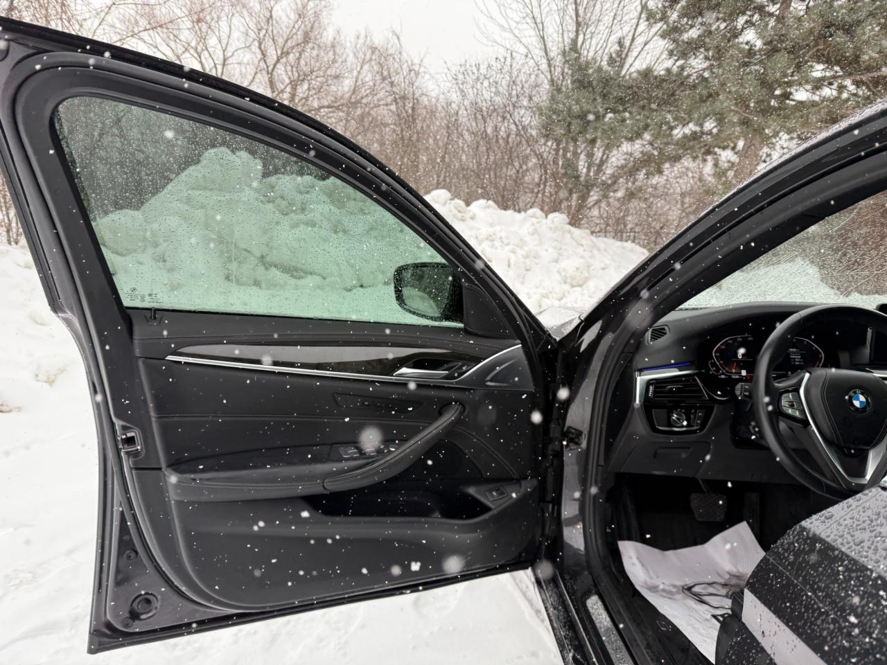 2022 BMW 530 i xDrive 4dr All-Wheel Drive Sedan Photo