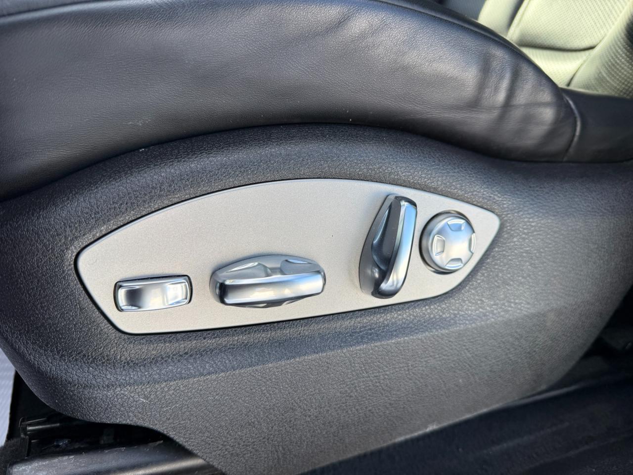 2023 Porsche Macan T 4dr All-Wheel Drive Photo