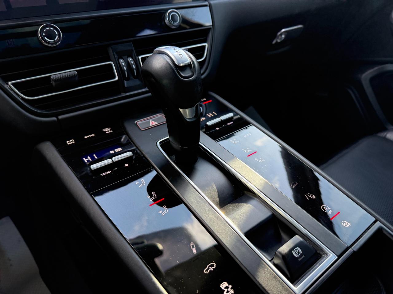 2023 Porsche Macan T 4dr All-Wheel Drive Photo