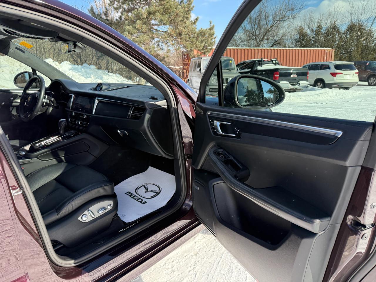 2023 Porsche Macan T 4dr All-Wheel Drive Photo