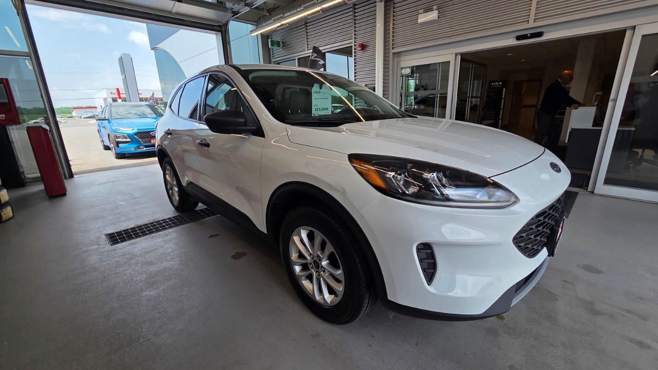 2022 Ford Escape S 4dr All-Wheel Drive Photo2