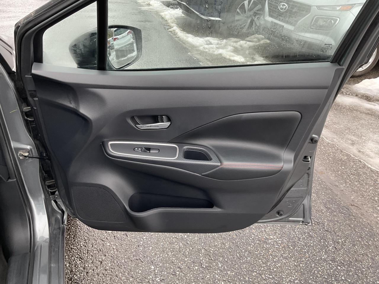 2023 Nissan Versa SR 4DR SEDAN Photo