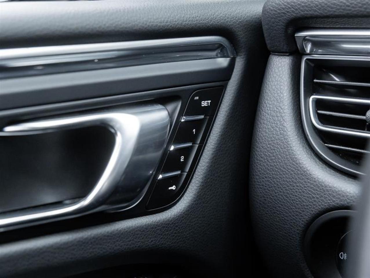 2025 Porsche Macan  Photo