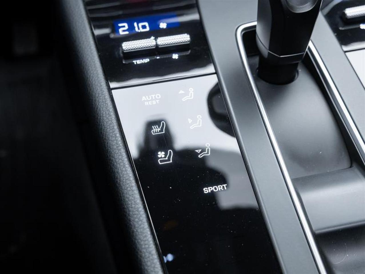 2025 Porsche Macan  Photo