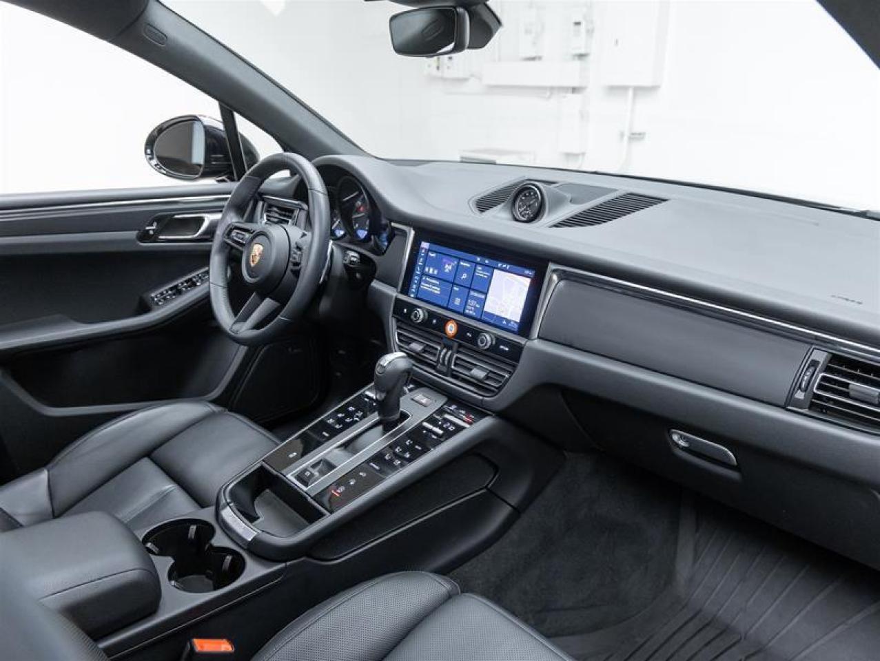 2025 Porsche Macan  Photo