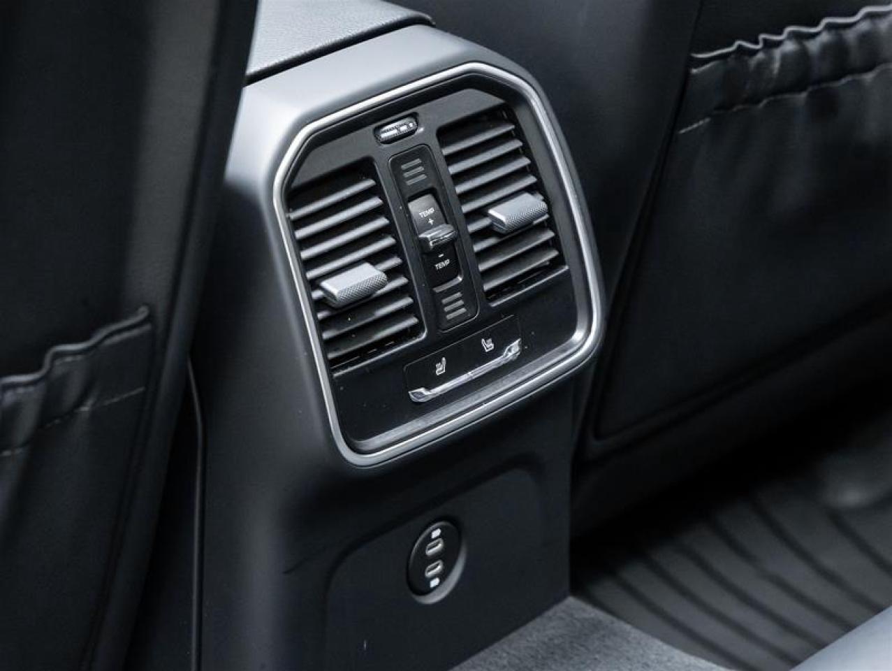 2025 Porsche Macan  Photo