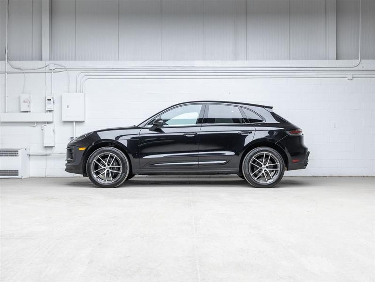 2025 Porsche Macan  Photo4
