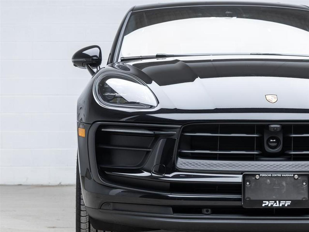 2025 Porsche Macan  Photo2