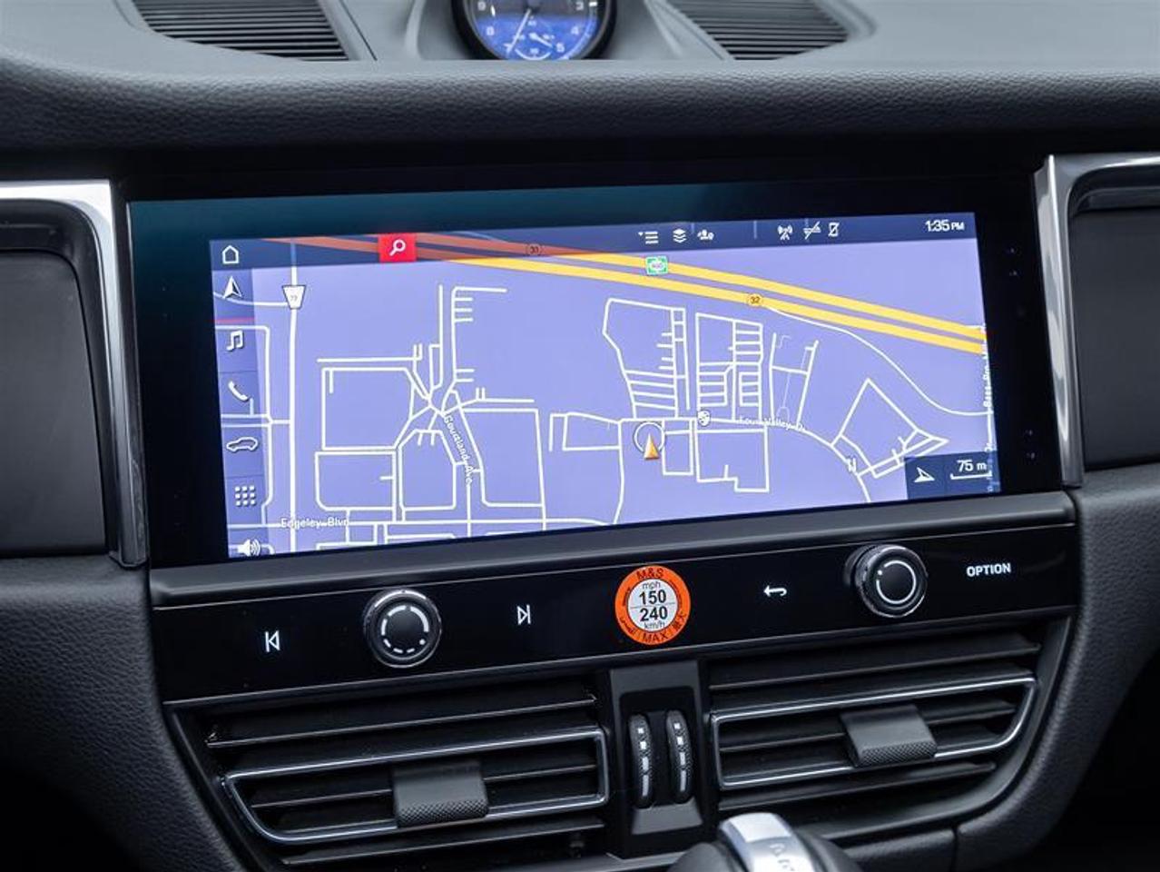 2025 Porsche Macan  Photo