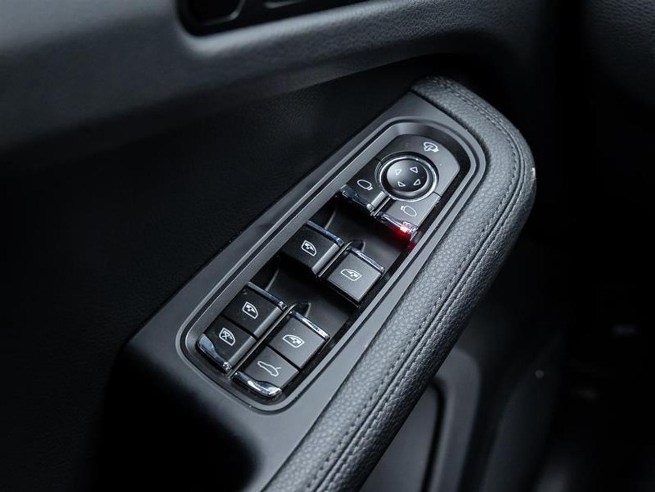 2025 Porsche Macan  Photo