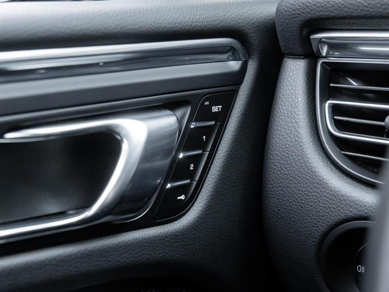 2025 Porsche Macan  Photo