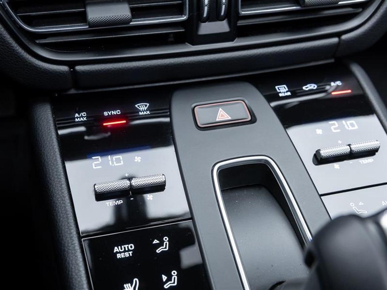 2025 Porsche Macan  Photo