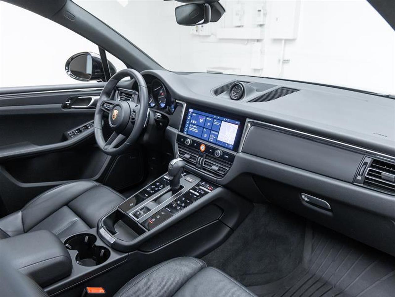 2025 Porsche Macan  Photo