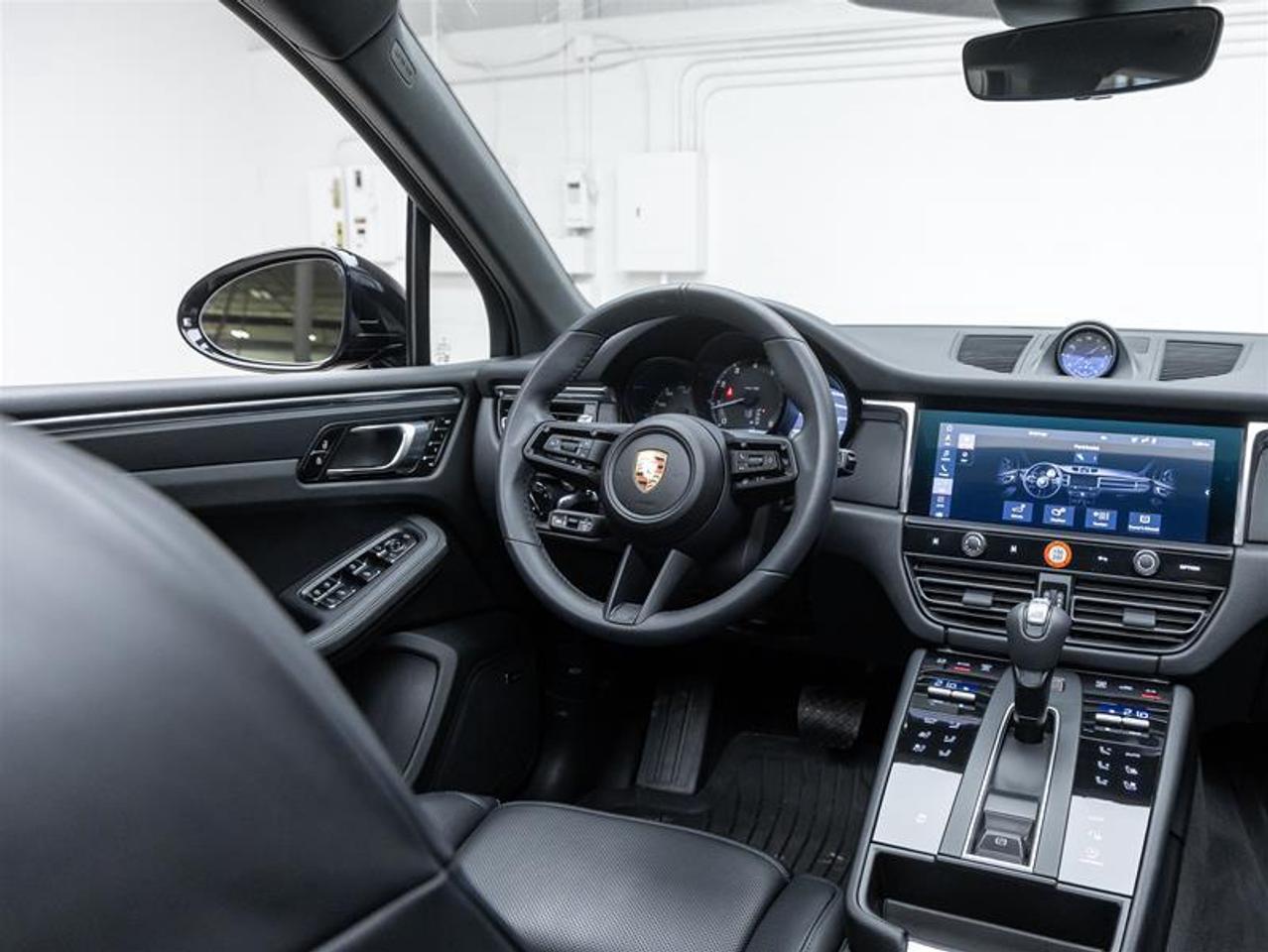 2025 Porsche Macan  Photo